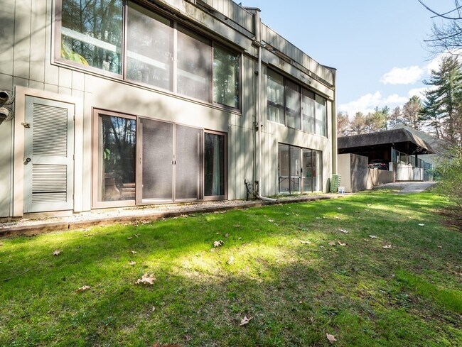 Building Photo - 374 Great Rd