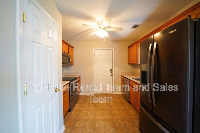 Building Photo - 134 Mustang Dr