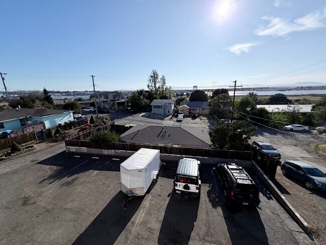 Building Photo - 110 Hilborn St