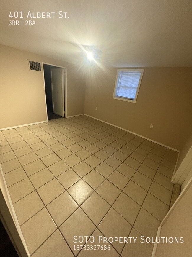 Building Photo - 401 Albert St