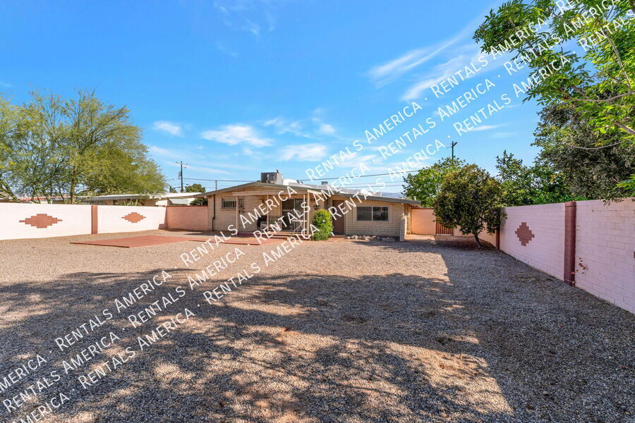 Building Photo - 5111 E Peach St