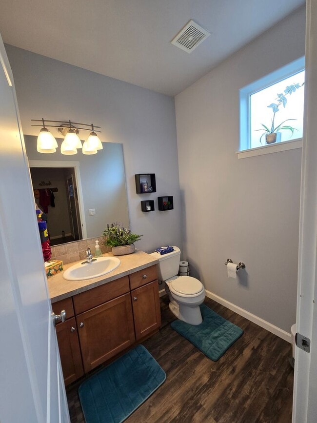 Building Photo - Gorgeous Mount Vernon Home 4 Beds 3.5 Bath...