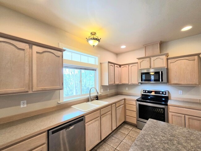 Building Photo - Luxurious Country Living in Desirable Cashmere Location!! 5 Bed + Den, 2.5 Bath!