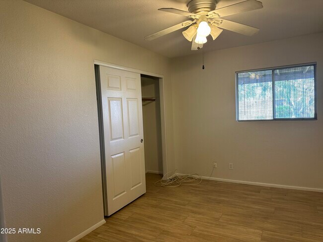 Building Photo - 2514 S Cottonwood Dr