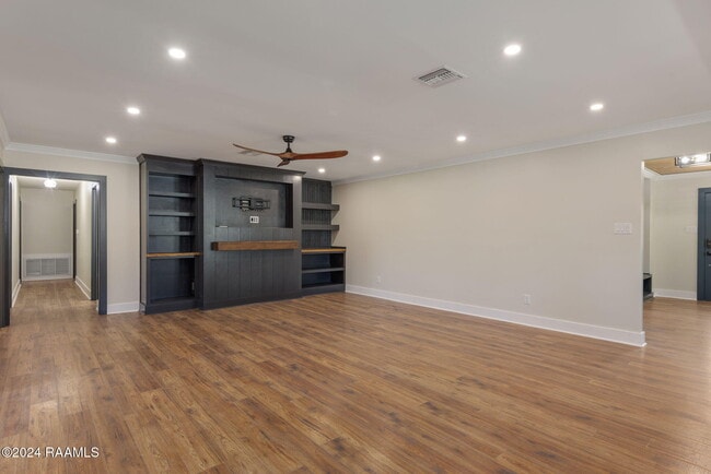 Building Photo - 300 Robert Lee Cir