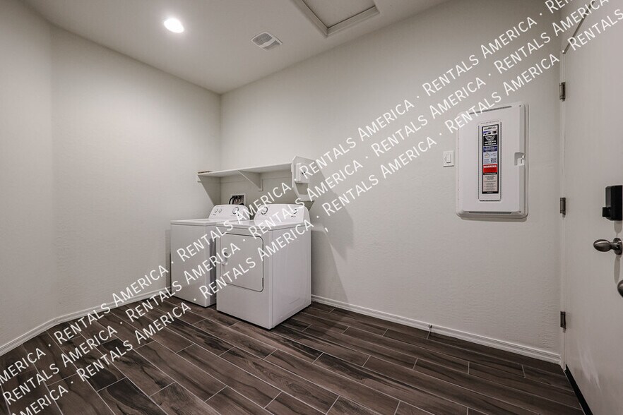 Building Photo - 25970 W Cat Balue Dr