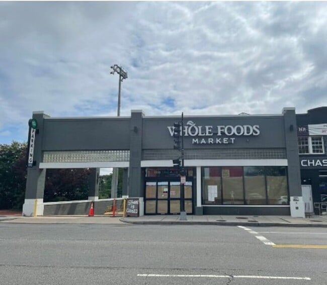 Building Photo - Georgetown Style with Garage PARKING