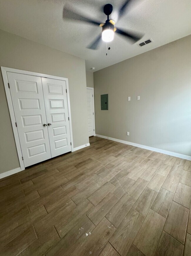 Building Photo - 617 N Delaware St