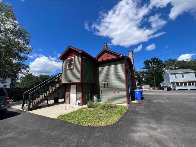 Building Photo - 207 Monhagen Ave