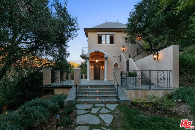 Building Photo - 3911 Oeste Ave