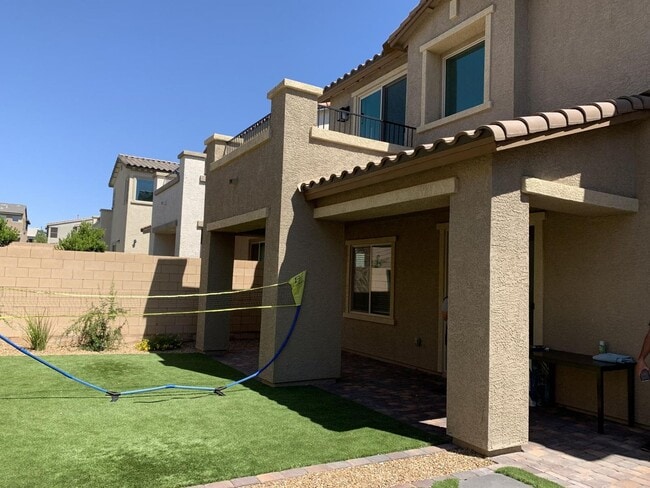 Building Photo - Skye Canyon 2 story home