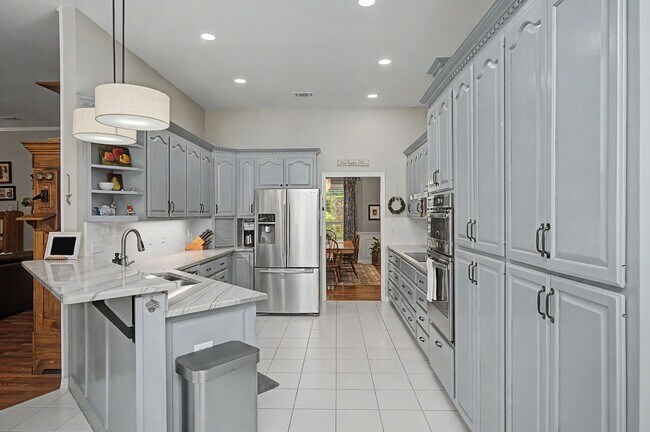 Building Photo - FIVE Bedroom Home in Bluewater Bay