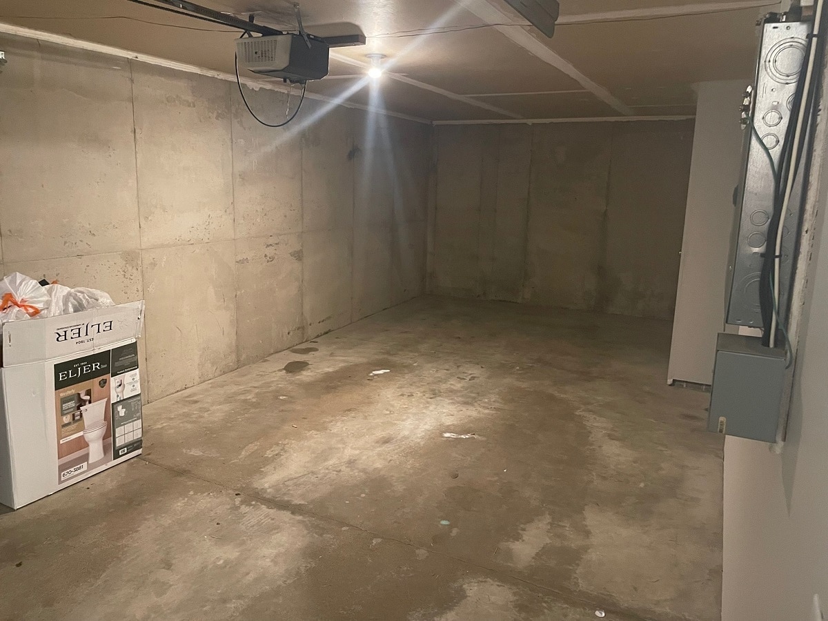 Building Photo - 9073 Scarlet Globe Dr