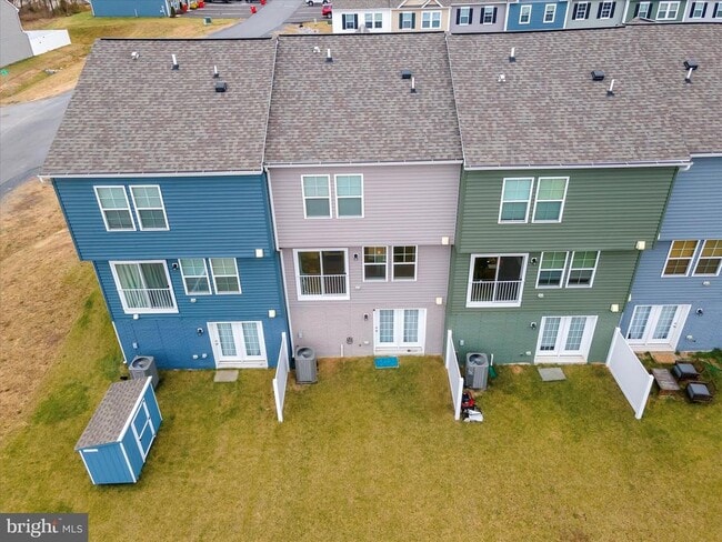 Building Photo - 18 Needle Ct