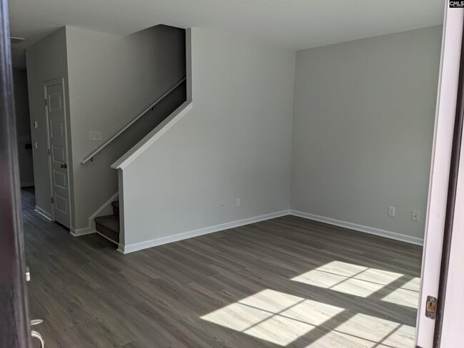 Building Photo - 200 Bluewing Dr