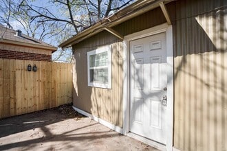 Building Photo - 8209 Bangle St