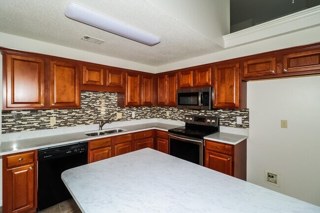 Building Photo - 4704 Ashcroft Dr