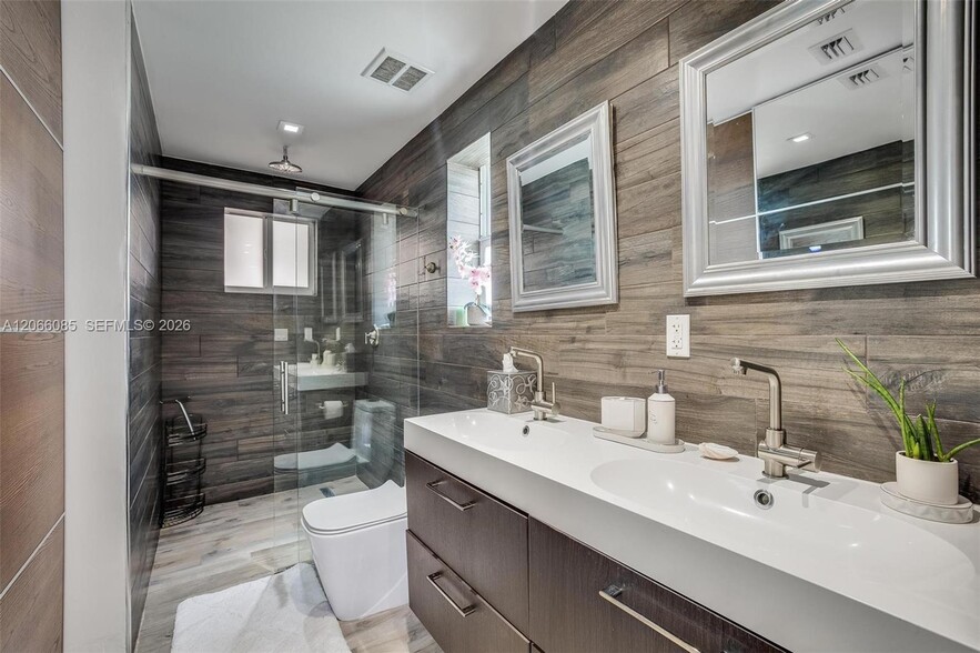 Building Photo - 7549 Buccaneer Ave