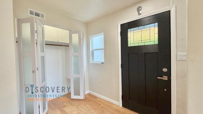 Building Photo - 4 Bedroom Mid-Century Oakmore Home With Views of Bay