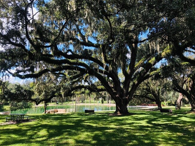 Building Photo - 233 Crown Oaks Way