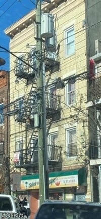 Building Photo - 331 21st Ave