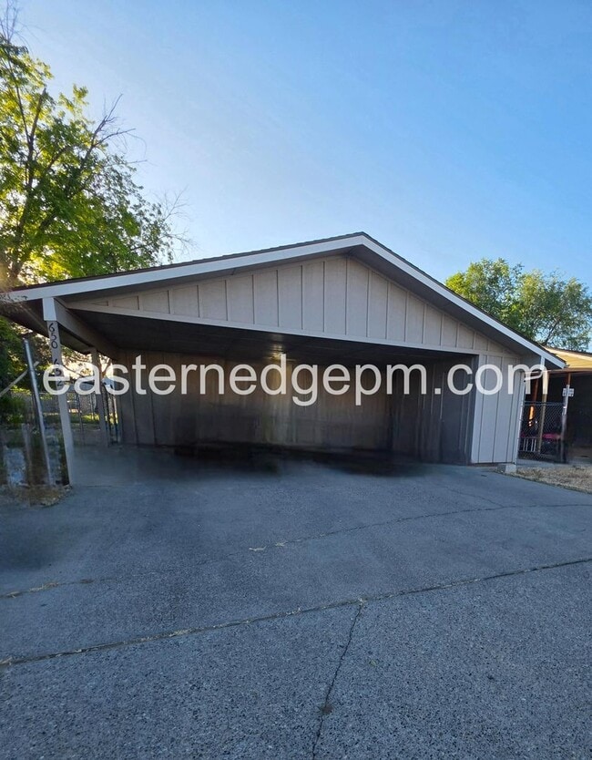 Building Photo - 650-652 NW 6th St