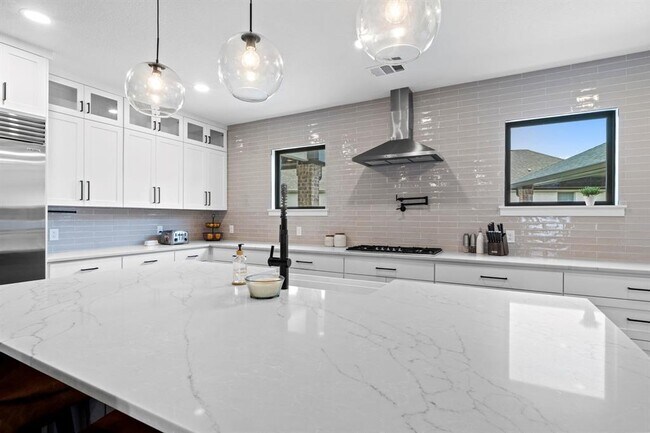 Building Photo - 104 Hazeltine Dr