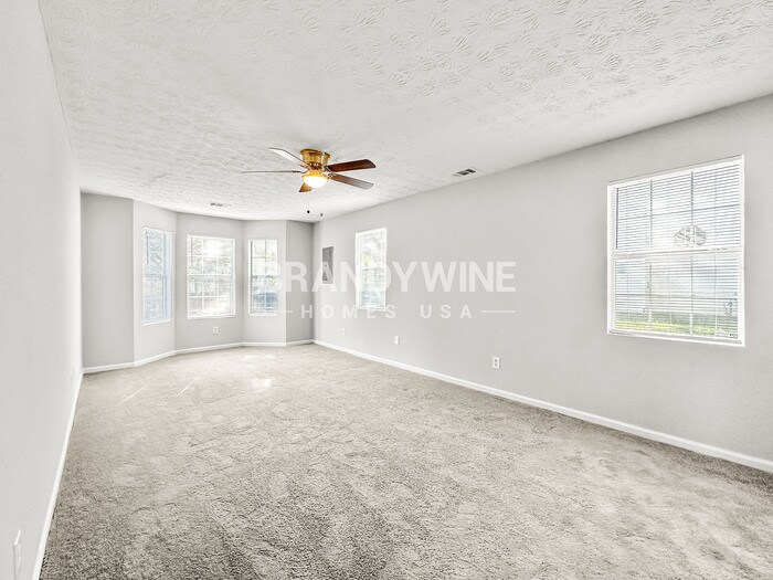 Building Photo - 606 Waynes Ct SE