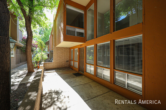 Building Photo - 4824 N Woodmere Fairway