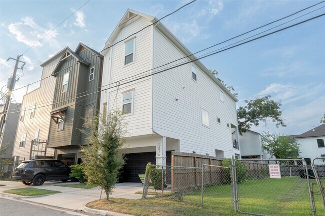 Building Photo - 1307 E 27th St