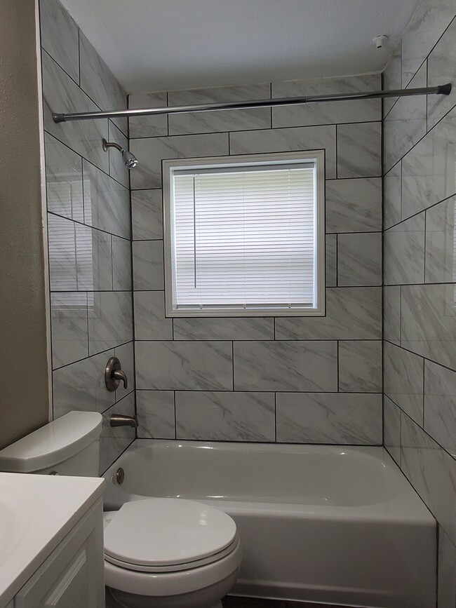 Bathroom - 10111 Kilarney Dr