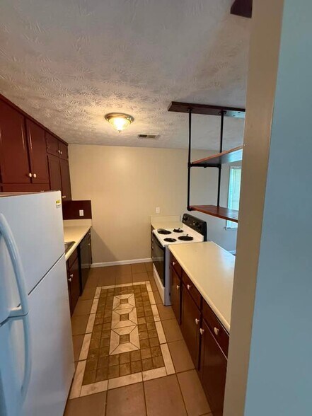 Building Photo - 1625 Riverside Trail NE