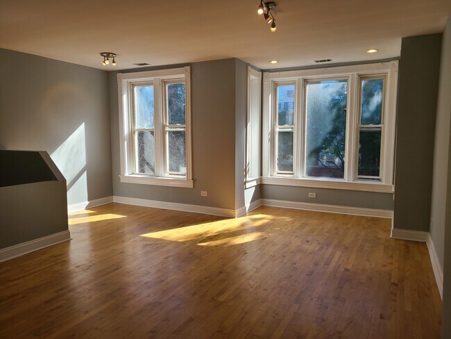 Building Photo - 1338 N Claremont Ave
