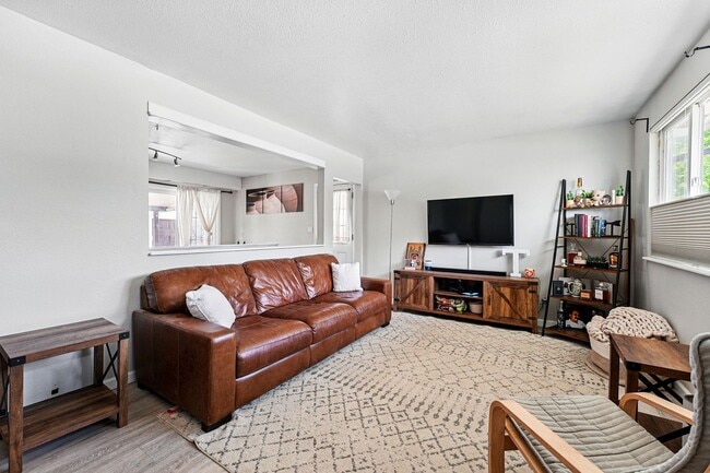 Building Photo - Updated 4-Bedroom Home with Large Backyard...