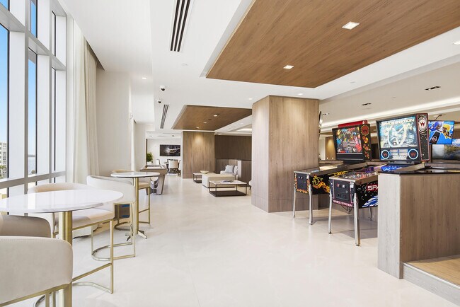 Building Photo - 220 Lake Shore Dr