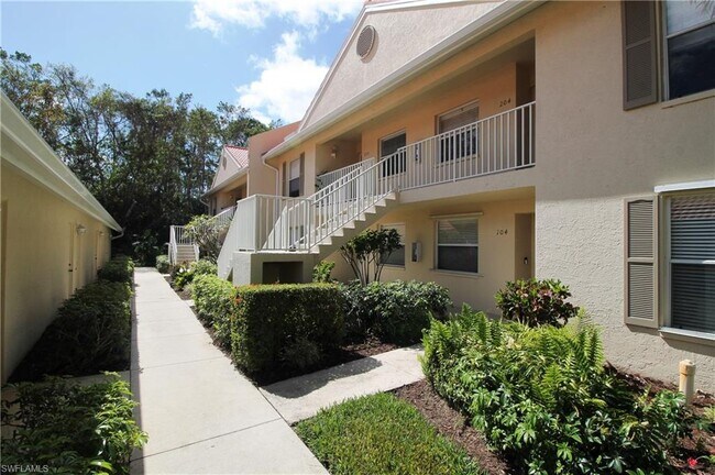 Building Photo - 273 Robin Hood Cir