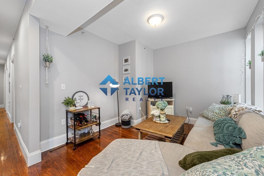 Building Photo - 16 Sewall St