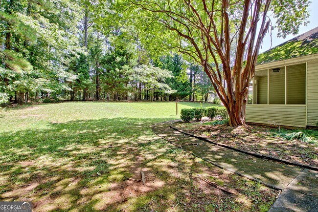 Building Photo - 45 Paces Landing Dr