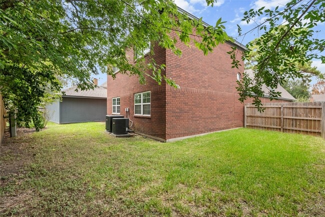 Building Photo - 2105 Murfield Dr