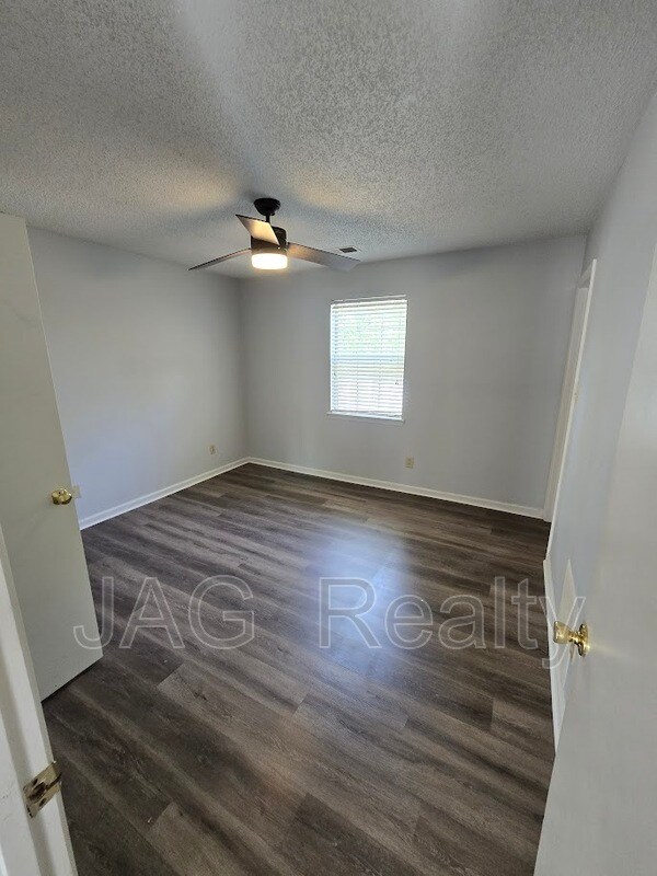 Building Photo - 3821 Rosedown Dr