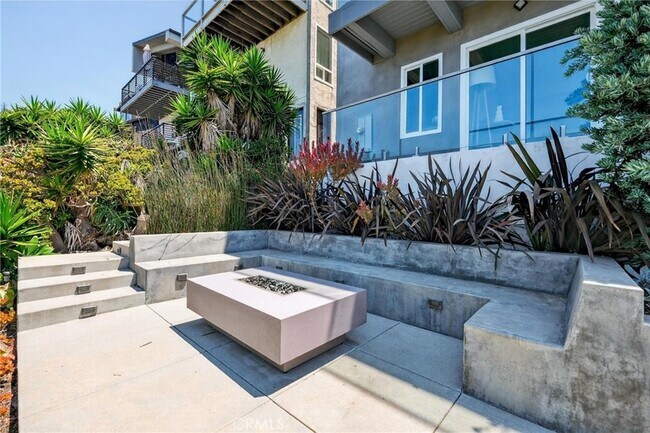 Building Photo - 865 Quivera St