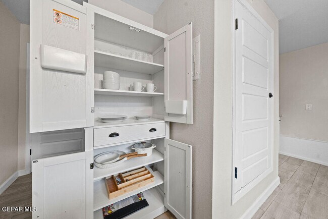 Building Photo - 7441 Alameda Ave