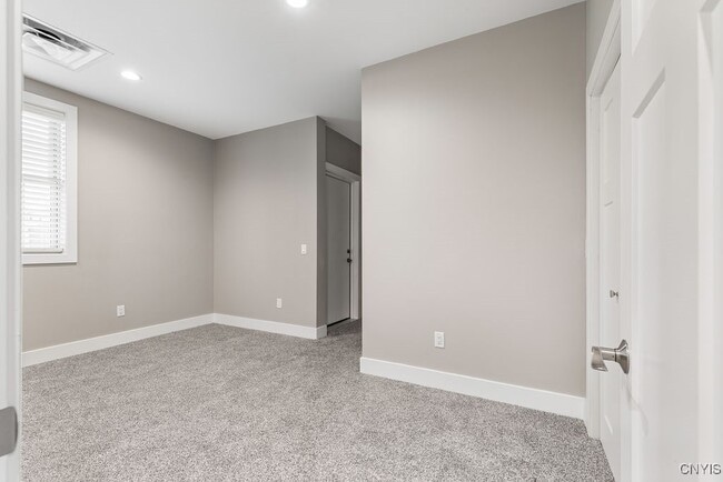 Building Photo - 6475 Collamer Rd