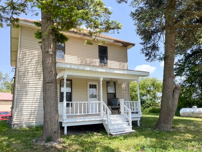 Building Photo - 1620 S River Rd