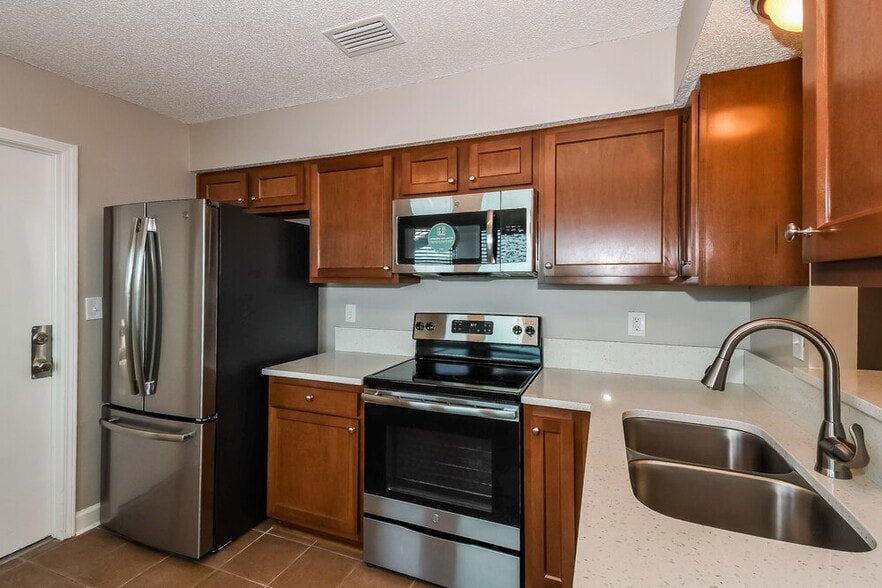 Building Photo - 7974 Amandas Crossing Dr E