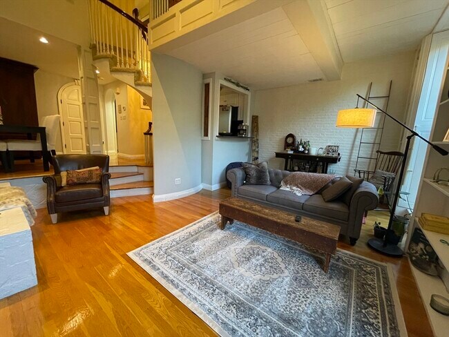 Building Photo - 124 Beacon St