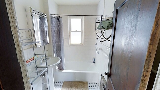 Building Photo - 9/1 No Fee! Renovated Philly style 3BR near Porter & Davis!