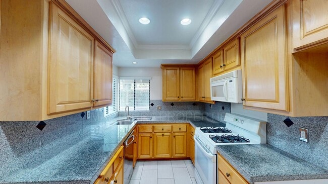 Building Photo - Beautiful 2 Bedroom Home in Costa Mesa