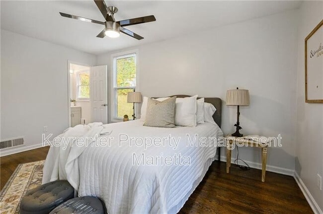 Building Photo - 1056 Azalea Cir NE