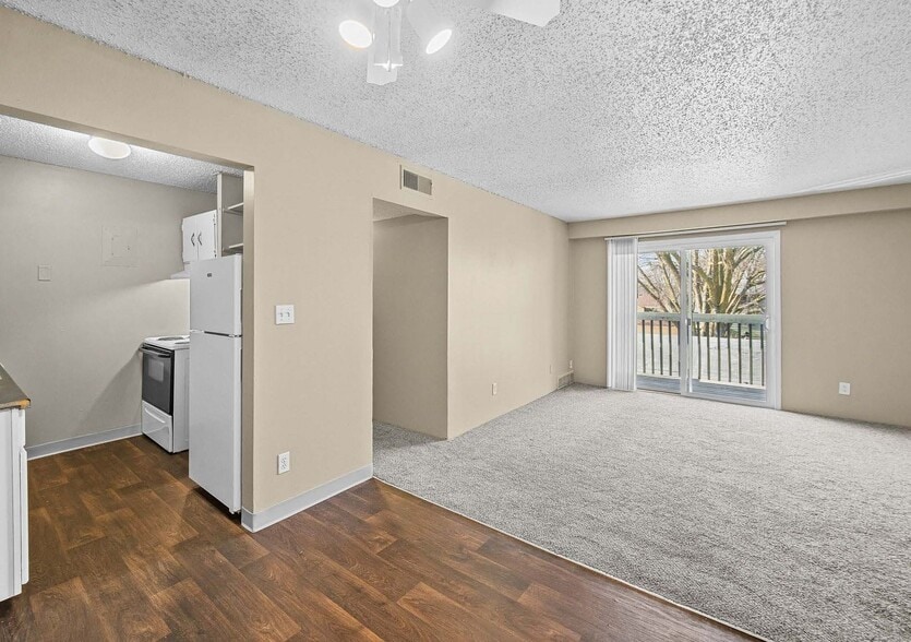 Building Photo - Legacy Meadows